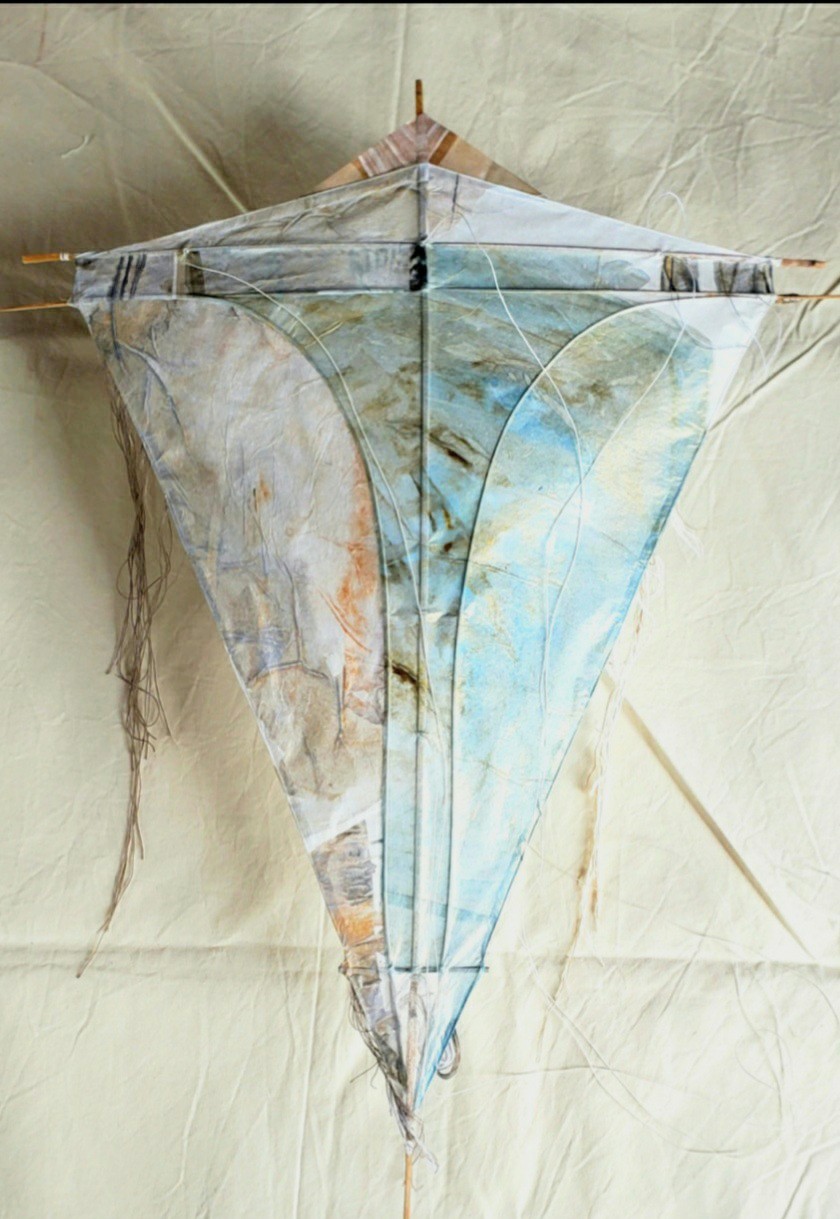 Seda 2024 VIII — 0.40m x 0.30m. Acrílico sobre papel de seda. Colagem. Papel kraft. Bambu — Fabio Crisanti